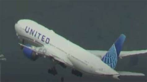 United Airlines Flight Loses Tyre Shortly After Take Off Video Goes