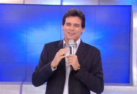 SBT TV Celso Portiolli comemora 14 anos de apresentação do Domingo Legal