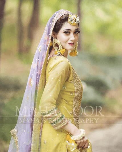 Yellow Wedding Dress 25 Yellow Outfits For Haldi And Mayun