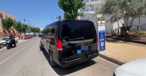 Cazan A VTC De Ibiza Cogiendo Clientes En Paradas De Taxis