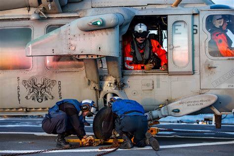 DVIDS - Images - USS Porter Conducts Flight Operations [Image 5 of 21]