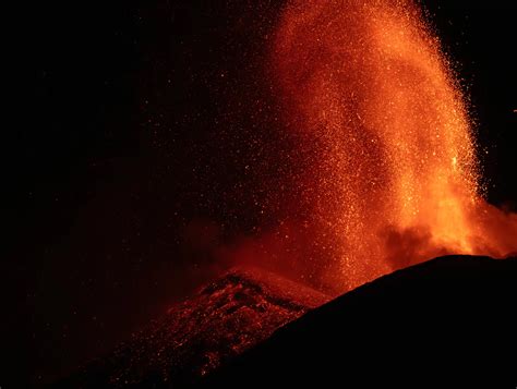 Uitbarsting Etna Spectaculaire Lavafonteinen