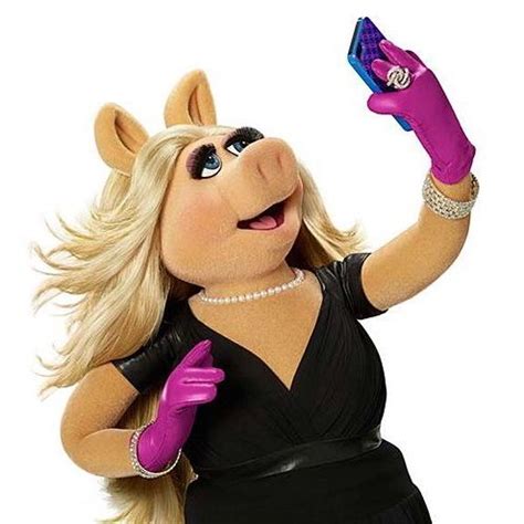 Miss Piggy S 10 Best Looks Ever Artofit