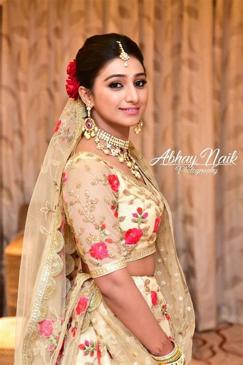 20 Real Brides Prove That Nude Lipstick Is The Most Special Lip Colour