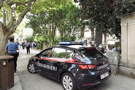 Rimini Minaccia Il Suicidio E Scappa Armato Di Coltello