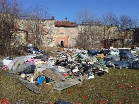 Vaiano Valle Una Discarica A Cielo Aperto Tollerata Ilgiornale It