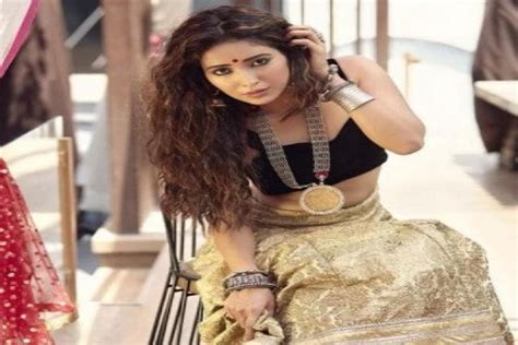 Asha Negi Shares Topless Photo Viral On Social Media आशा नेगी ने शेयर