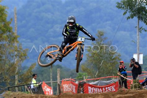 Balap Sepeda Geopark Ijen Downhill Antara Foto