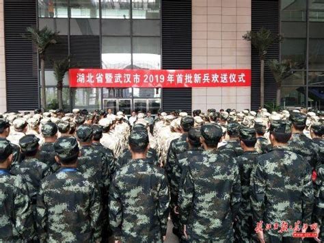 2019年首批新兵正式起運！武漢新兵奔赴全國77個方向軍營 每日頭條