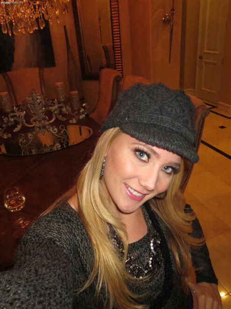 Booty Blonde Sluty AJ Applegate 107 Porn Pic