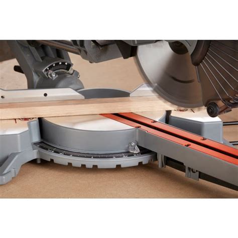 Krožna Namizna žaga Black & Decker Bes700 - Merkur.si