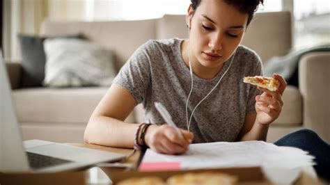 Examentijd Dit Kun Je Het Beste Eten En Drinken Tijdens Het Leren