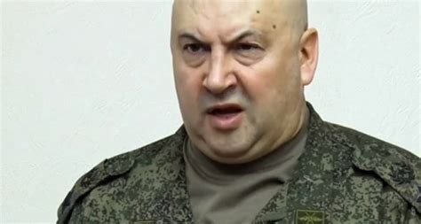 Шойгу и Суровикин объявили об отводе войск из Херсона и с правого ...