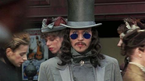 The sunglasses of Dracula (Gary Oldman) in Dracula | Spotern