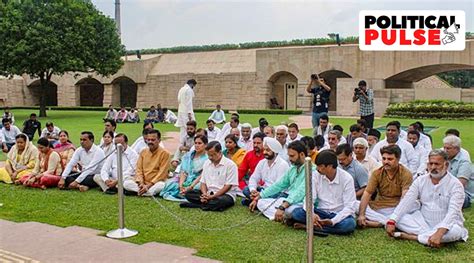 Aap Bjp Battle Reaches Rajghat Kejriwal Shows Strength At Gandhi