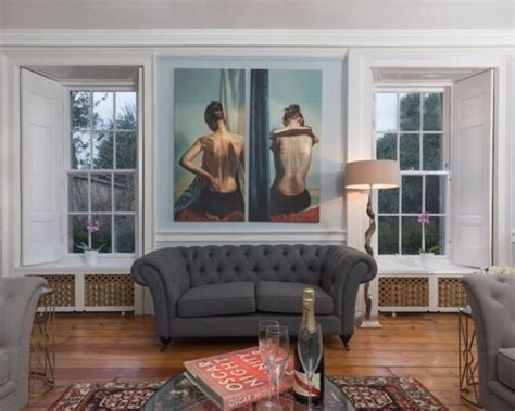 9 Living Room Design Ideas With Oversized Artwork