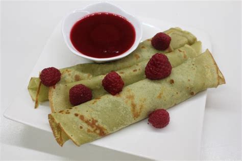 Crêpes au thé matcha et framboises mesdelices fr