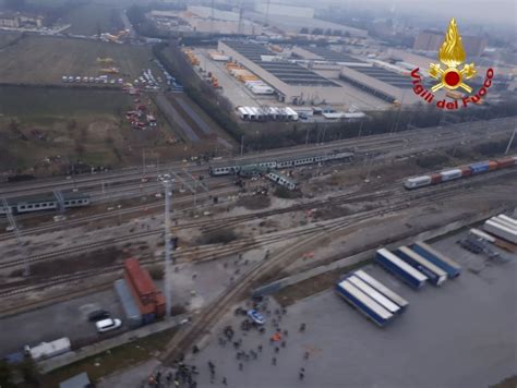 Milano Deraglia Treno Delle Ferrovie Trenord Morti E Diversi Feriti