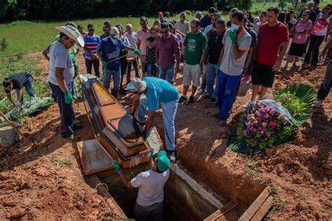 Cemit Rios De Brumadinho Abrem Dezenas De Novas Covas