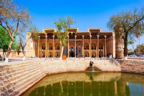 Mezquita Bolo Khauz En Bukhara Uzbekist N Foto Premium