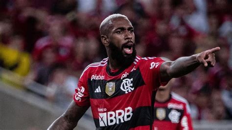 Gerson marca no fim e garante vitória do Flamengo sobre o Coritiba