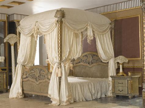 Antique & Italian Classic Furniture: Royal Bedroom furniture