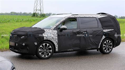 2021 Kia Sedona Carnival Teased New Spy Shots Emerge