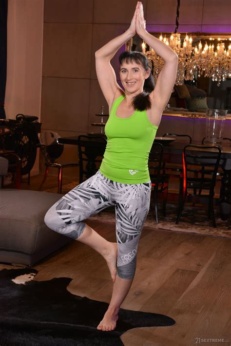 Sexy Mature Sissy Having Hardcore Yoga Session With Muscular Mugur 20