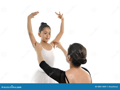 Bailarina Joven De La Niña Que Aprende La Lección De Danza Con El