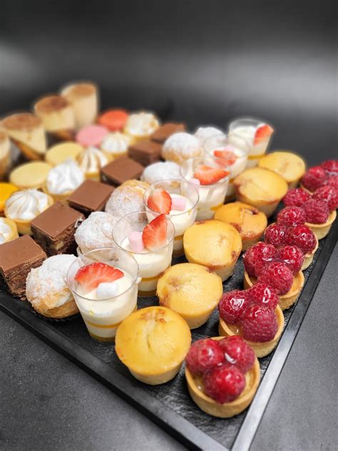 Assortiments de 20 Mini Gâteaux Premium Traiteur et Saveurs