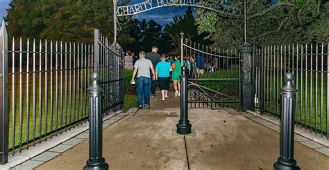 New Orleans Dead Of Night Ghosts And Cemetery Bus Tour