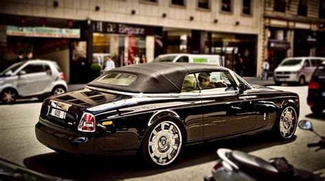 Rolls royce phantom drophead with 24 wheels – Artofit