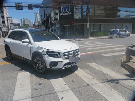 Colis O Entre Dois Carros Registrada No Centro De Brusque