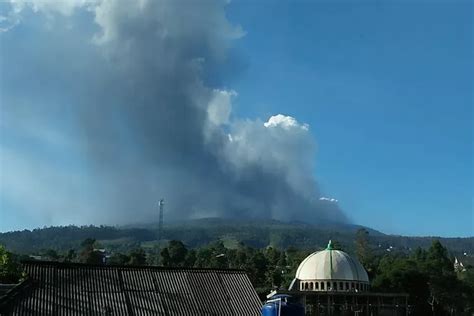 Gunung Tangkuban Parahu Batuk Ahli Gunung Api Erupsi Bisa Terjadi