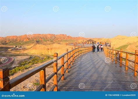 A Hiking Trail in the Colorful Danxia Geopark in Zhangye Editorial ...