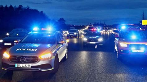 A Bei Wendlingen Unfall Mit Mehreren Fahrzeugen Autobahn