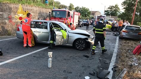 Luzzi Scontro Tra Auto Incidente Anche A Longobardi Due Feriti