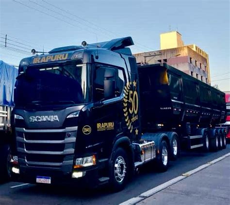 Caminhões Scania celebram a tradição e inovação no Desfile da Festa da