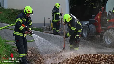 Oö Vier Feuerwehren bei Brand im Hackschnitzelbunker eines Bauernhofes