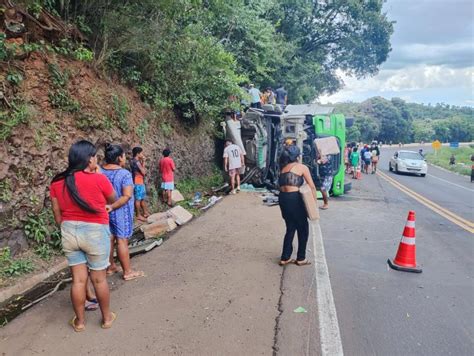 N Laranjeiras Carreta Carregada Frangos Tomba Na BR 277 Radio