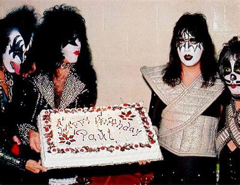 KISS LA BANDA MÀS CALIENTE DEL MUNDO FELIZ CUMPLEAÑOS PAUL STANLEY