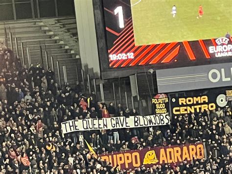 Lo Striscione Sulla Regina Durante Roma Brighton Osceno Pioggia Di