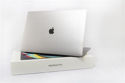 2020 Macbook Box And Macbook Pro 16 Inch Editorial Photography Image Of Design Macintosh