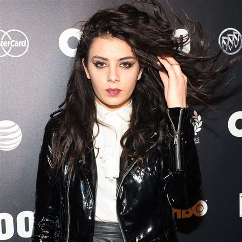 Charli Xcx And Lorde Look Alike