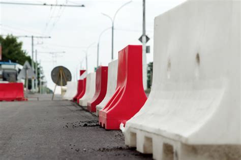 Road safety: Choosing between concrete, plastic and MASS safety roadside barriers