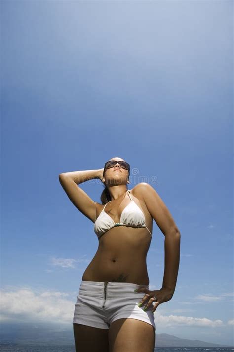 Frau Auf Strand Im Bikini Stockbild Bild Von Maui Bild 2423343