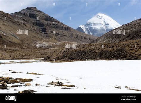 Sacred Mount Kailas in Tibet. Himalayas mountains Stock Photo - Alamy