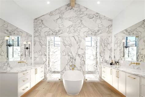 This is How We Do Porcelain | Showers with Fewer Grout Lines - Moderno