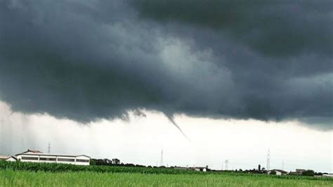 Novara Tornado A Trecate Tromba Daria Nel Cuneese Piemonte In Allerta