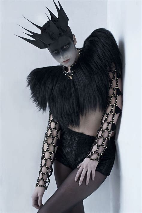 Pin by Елена on Чёрный мэйк | Fashion editorial makeup, Headpiece ...
